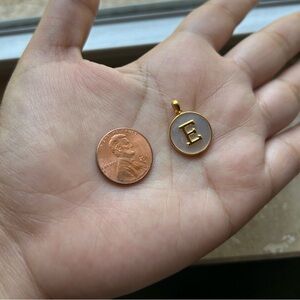 SALE‼️ 18 KARAT INITIAL PENDANT IN MOTHER OF PEARL